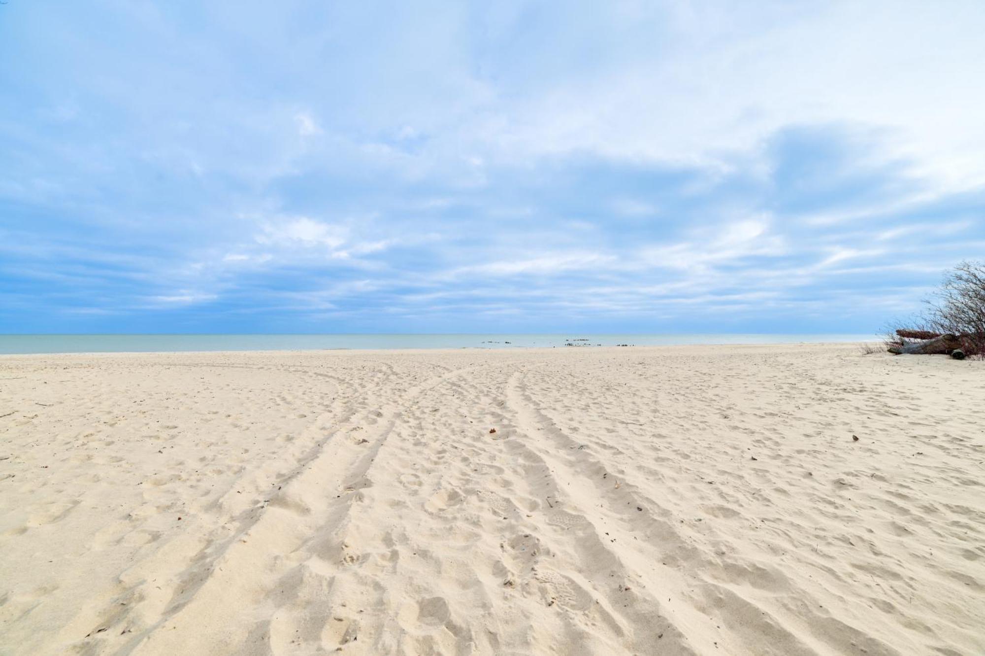 Scenic Evans Hideaway Steps To Lake Huron! Oscoda Luaran gambar