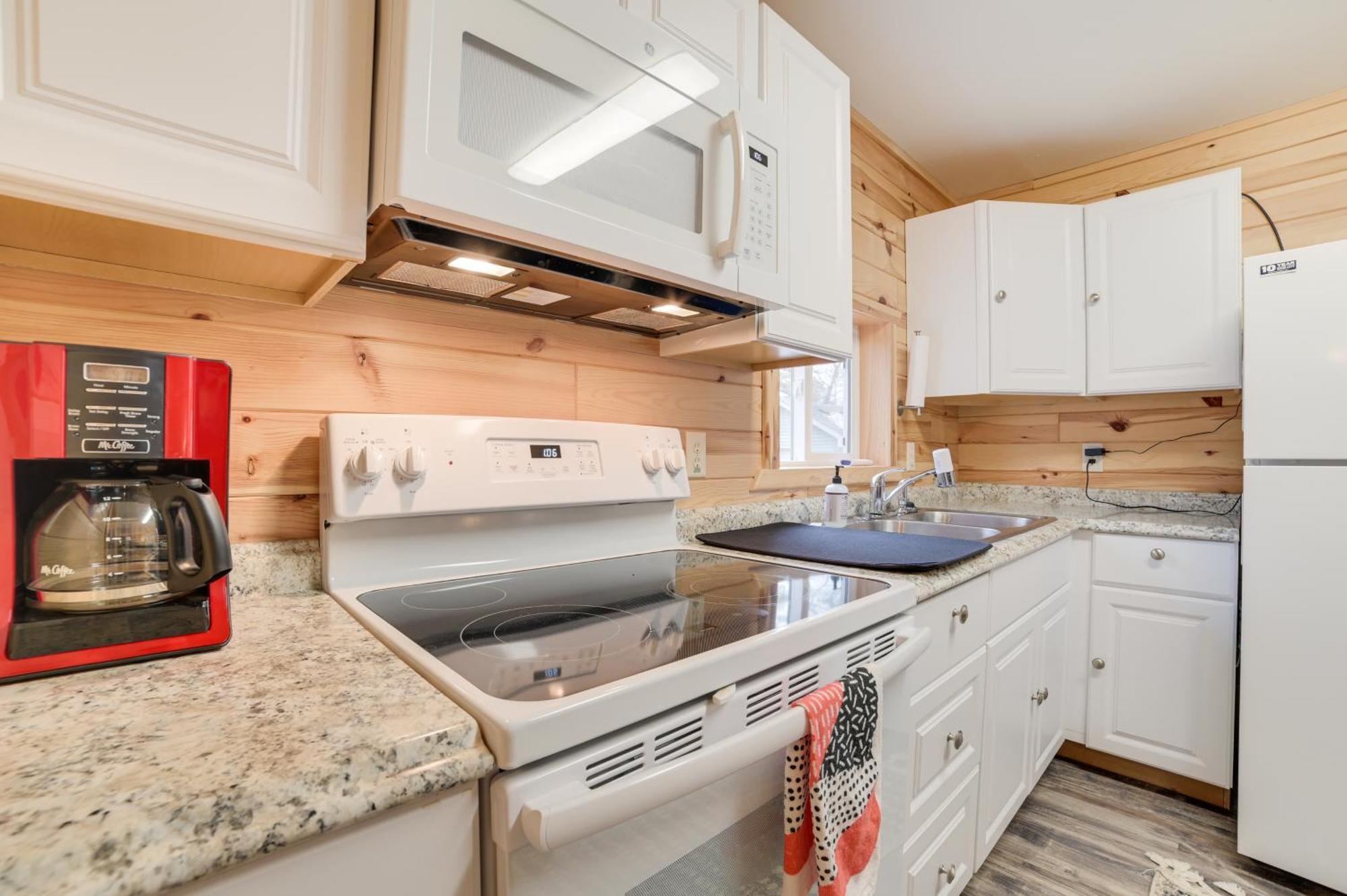 Scenic Evans Hideaway Steps To Lake Huron! Oscoda Luaran gambar